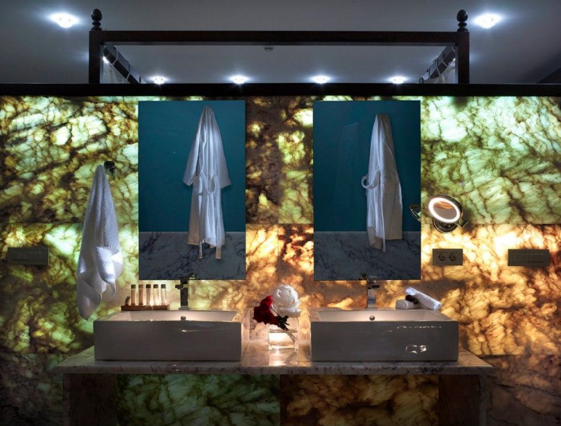 Royal Blue Villas: Waterfront Luxury